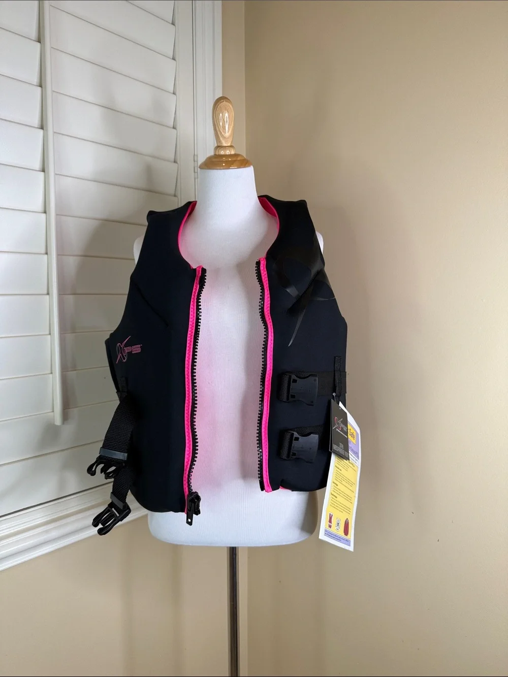 Bass Pro Shops Black and Pink Women's Neoprene Life Jacket